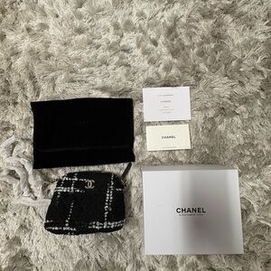 Reposhing Chanel Beauty Black & White Tweed